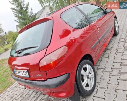 Красный Пежо 206, объемом двигателя 1.36 л и пробегом 230 тыс. км за 2200 $, фото 11 на Automoto.ua