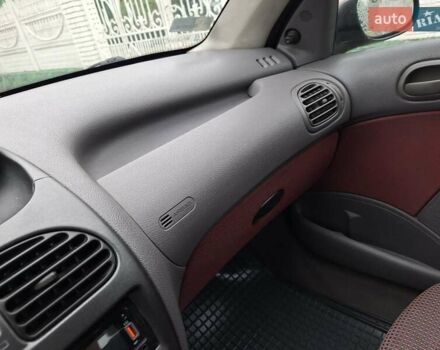 Красный Пежо 206, объемом двигателя 1.36 л и пробегом 230 тыс. км за 2200 $, фото 34 на Automoto.ua