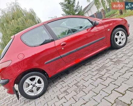 Красный Пежо 206, объемом двигателя 1.36 л и пробегом 230 тыс. км за 2200 $, фото 14 на Automoto.ua
