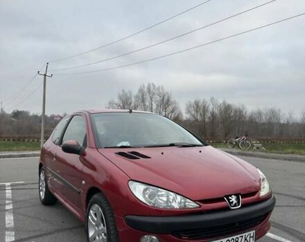 Красный Пежо 206, объемом двигателя 1.4 л и пробегом 179 тыс. км за 3600 $, фото 2 на Automoto.ua