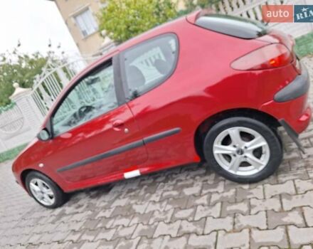Красный Пежо 206, объемом двигателя 1.36 л и пробегом 230 тыс. км за 2200 $, фото 1 на Automoto.ua