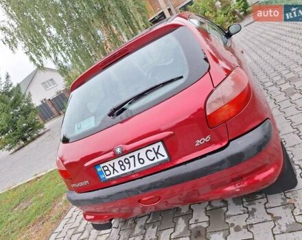 Красный Пежо 206, объемом двигателя 1.36 л и пробегом 230 тыс. км за 2200 $, фото 10 на Automoto.ua