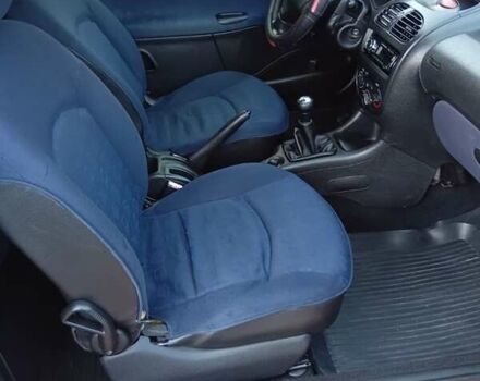 Червоний Пежо 206, об'ємом двигуна 1.1 л та пробігом 180 тис. км за 2200 $, фото 5 на Automoto.ua