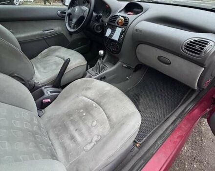 Червоний Пежо 206, об'ємом двигуна 1.12 л та пробігом 161 тис. км за 2200 $, фото 8 на Automoto.ua