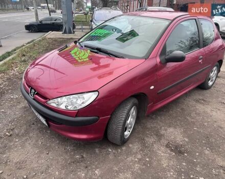Червоний Пежо 206, об'ємом двигуна 1.12 л та пробігом 161 тис. км за 2200 $, фото 1 на Automoto.ua