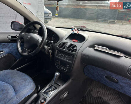 Червоний Пежо 206, об'ємом двигуна 1.59 л та пробігом 195 тис. км за 3800 $, фото 21 на Automoto.ua