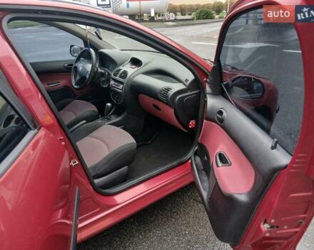 Красный Пежо 206, объемом двигателя 1.4 л и пробегом 231 тыс. км за 3400 $, фото 3 на Automoto.ua