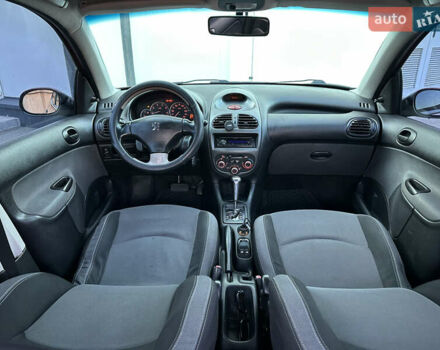 Красный Пежо 206, объемом двигателя 1.4 л и пробегом 263 тыс. км за 2600 $, фото 13 на Automoto.ua