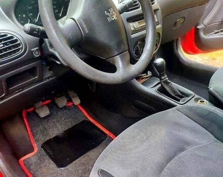 Красный Пежо 206, объемом двигателя 1.4 л и пробегом 211 тыс. км за 3000 $, фото 11 на Automoto.ua