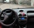 Красный Пежо 206, объемом двигателя 1.4 л и пробегом 205 тыс. км за 3500 $, фото 7 на Automoto.ua