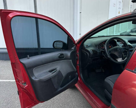 Красный Пежо 206, объемом двигателя 1.4 л и пробегом 263 тыс. км за 2600 $, фото 19 на Automoto.ua