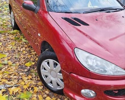 Красный Пежо 206, объемом двигателя 1.4 л и пробегом 199 тыс. км за 3900 $, фото 2 на Automoto.ua