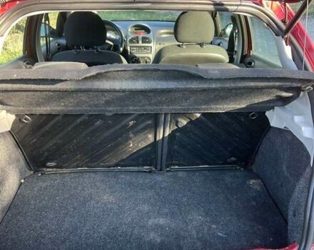 Красный Пежо 206, объемом двигателя 1.36 л и пробегом 280 тыс. км за 3200 $, фото 4 на Automoto.ua