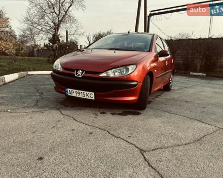 Красный Пежо 206, объемом двигателя 1.36 л и пробегом 241 тыс. км за 3200 $, фото 1 на Automoto.ua