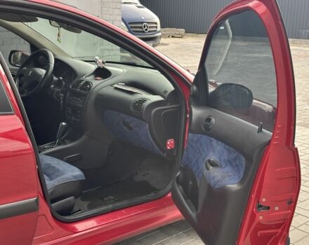 Красный Пежо 206, объемом двигателя 1.6 л и пробегом 195 тыс. км за 3750 $, фото 19 на Automoto.ua