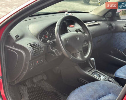 Червоний Пежо 206, об'ємом двигуна 1.59 л та пробігом 195 тис. км за 3800 $, фото 13 на Automoto.ua