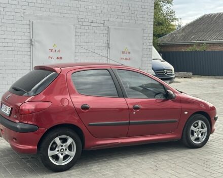 Красный Пежо 206, объемом двигателя 1.6 л и пробегом 195 тыс. км за 3750 $, фото 4 на Automoto.ua