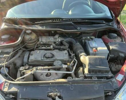 Красный Пежо 206, объемом двигателя 1.36 л и пробегом 280 тыс. км за 3200 $, фото 3 на Automoto.ua