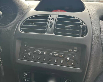 Червоний Пежо 206, об'ємом двигуна 1.59 л та пробігом 195 тис. км за 3800 $, фото 23 на Automoto.ua