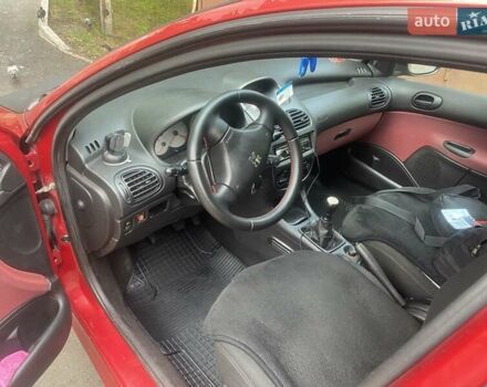 Красный Пежо 206, объемом двигателя 1.4 л и пробегом 221 тыс. км за 3300 $, фото 5 на Automoto.ua