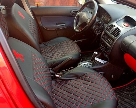 Червоний Пежо 206, об'ємом двигуна 1.4 л та пробігом 167 тис. км за 3300 $, фото 1 на Automoto.ua