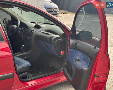 Червоний Пежо 206, об'ємом двигуна 1.59 л та пробігом 195 тис. км за 3800 $, фото 16 на Automoto.ua