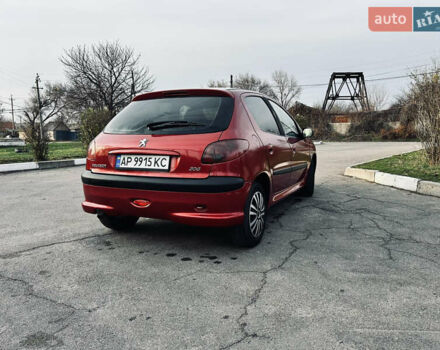 Красный Пежо 206, объемом двигателя 1.36 л и пробегом 241 тыс. км за 3200 $, фото 2 на Automoto.ua