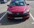 Красный Пежо 206, объемом двигателя 1.4 л и пробегом 262 тыс. км за 2750 $, фото 1 на Automoto.ua