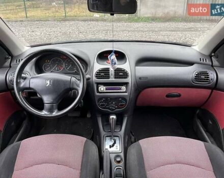 Красный Пежо 206, объемом двигателя 1.36 л и пробегом 232 тыс. км за 2990 $, фото 11 на Automoto.ua