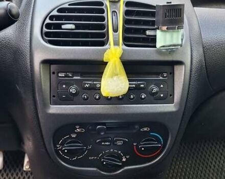 Красный Пежо 206, объемом двигателя 1.4 л и пробегом 199 тыс. км за 3900 $, фото 13 на Automoto.ua