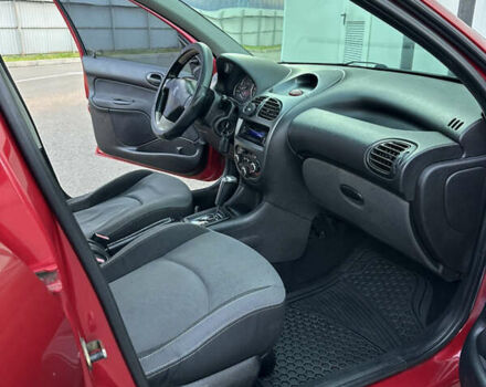 Красный Пежо 206, объемом двигателя 1.4 л и пробегом 263 тыс. км за 2600 $, фото 17 на Automoto.ua