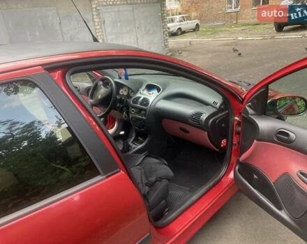 Красный Пежо 206, объемом двигателя 1.4 л и пробегом 221 тыс. км за 3300 $, фото 8 на Automoto.ua