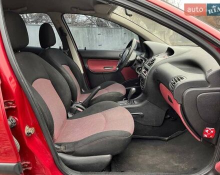 Красный Пежо 206, объемом двигателя 1.36 л и пробегом 232 тыс. км за 2990 $, фото 10 на Automoto.ua