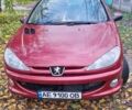 Красный Пежо 206, объемом двигателя 1.4 л и пробегом 199 тыс. км за 3900 $, фото 1 на Automoto.ua