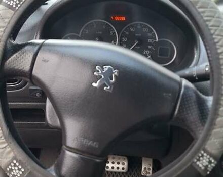 Красный Пежо 206, объемом двигателя 1.4 л и пробегом 199 тыс. км за 3900 $, фото 12 на Automoto.ua