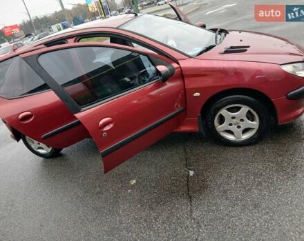 Красный Пежо 206, объемом двигателя 1.4 л и пробегом 231 тыс. км за 3400 $, фото 2 на Automoto.ua