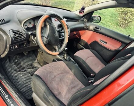 Красный Пежо 206, объемом двигателя 1.4 л и пробегом 241 тыс. км за 3200 $, фото 4 на Automoto.ua