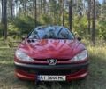 Красный Пежо 206, объемом двигателя 1.4 л и пробегом 360 тыс. км за 3100 $, фото 1 на Automoto.ua