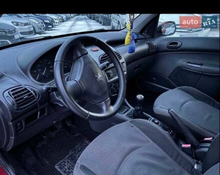 Красный Пежо 206, объемом двигателя 1.4 л и пробегом 259 тыс. км за 2600 $, фото 8 на Automoto.ua