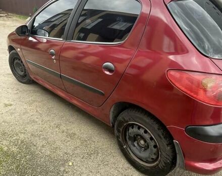 Красный Пежо 206, объемом двигателя 1.36 л и пробегом 181 тыс. км за 3900 $, фото 5 на Automoto.ua