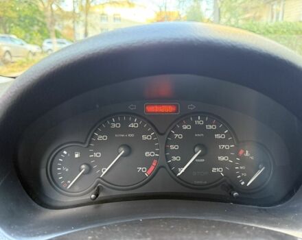 Красный Пежо 206, объемом двигателя 1.4 л и пробегом 171 тыс. км за 3200 $, фото 4 на Automoto.ua