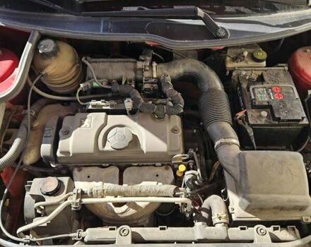 Красный Пежо 206, объемом двигателя 1.36 л и пробегом 131 тыс. км за 4800 $, фото 7 на Automoto.ua