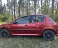 Красный Пежо 206, объемом двигателя 1.4 л и пробегом 360 тыс. км за 3100 $, фото 2 на Automoto.ua
