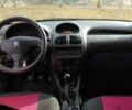 Красный Пежо 206, объемом двигателя 1.4 л и пробегом 177 тыс. км за 3400 $, фото 3 на Automoto.ua