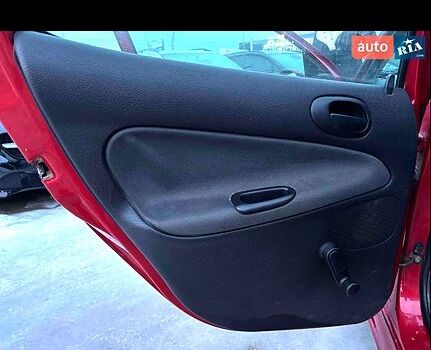 Червоний Пежо 206, об'ємом двигуна 1.4 л та пробігом 0 тис. км за 2900 $, фото 4 на Automoto.ua