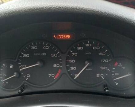 Красный Пежо 206, объемом двигателя 1.4 л и пробегом 177 тыс. км за 3400 $, фото 1 на Automoto.ua