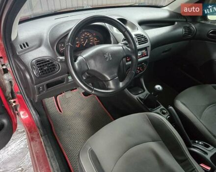 Червоний Пежо 206, об'ємом двигуна 1.4 л та пробігом 260 тис. км за 3130 $, фото 19 на Automoto.ua
