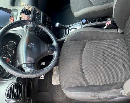 Красный Пежо 206, объемом двигателя 1.6 л и пробегом 269 тыс. км за 3900 $, фото 6 на Automoto.ua