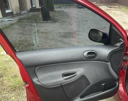 Красный Пежо 206, объемом двигателя 1.36 л и пробегом 181 тыс. км за 3900 $, фото 7 на Automoto.ua