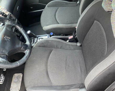 Красный Пежо 206, объемом двигателя 1.59 л и пробегом 269 тыс. км за 3900 $, фото 7 на Automoto.ua